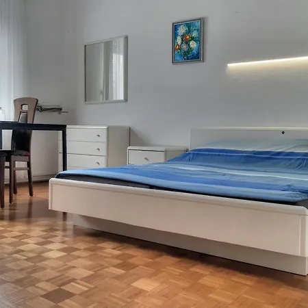 Apartma Soncek ホームステイ *