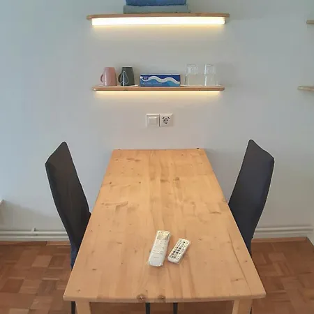 Privatunterkunft Roomserv *